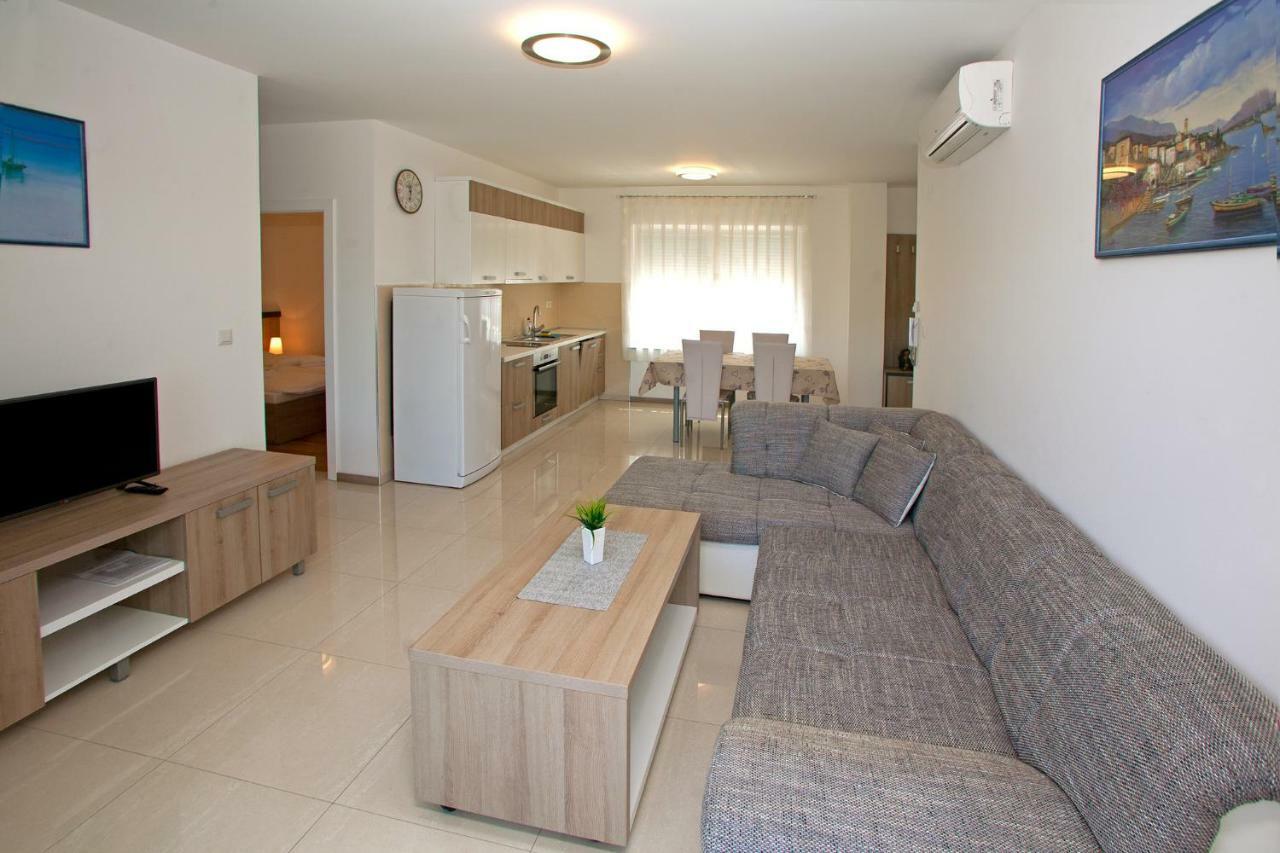 Apartments Maslina II 奈维斯 外观 照片